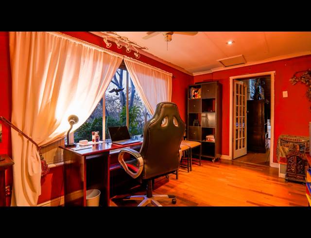6 BEDROOM LODGE FOR SALE IN SCHURVEBERG AH